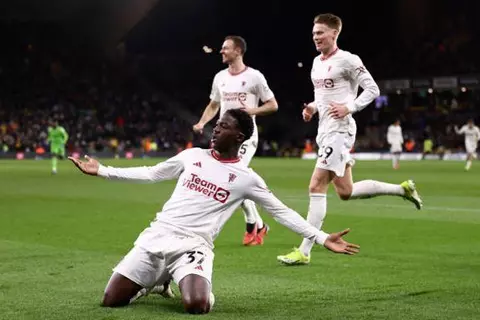 أمام إغراءات كبار البريميرليج.. مانشستر يونايتد مهدد بخسارة جوهرته الشابة